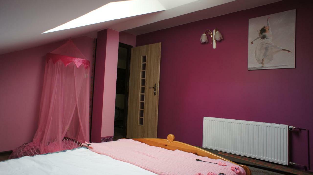 Hotel W Cieniu Sosen à Grebow Extérieur photo